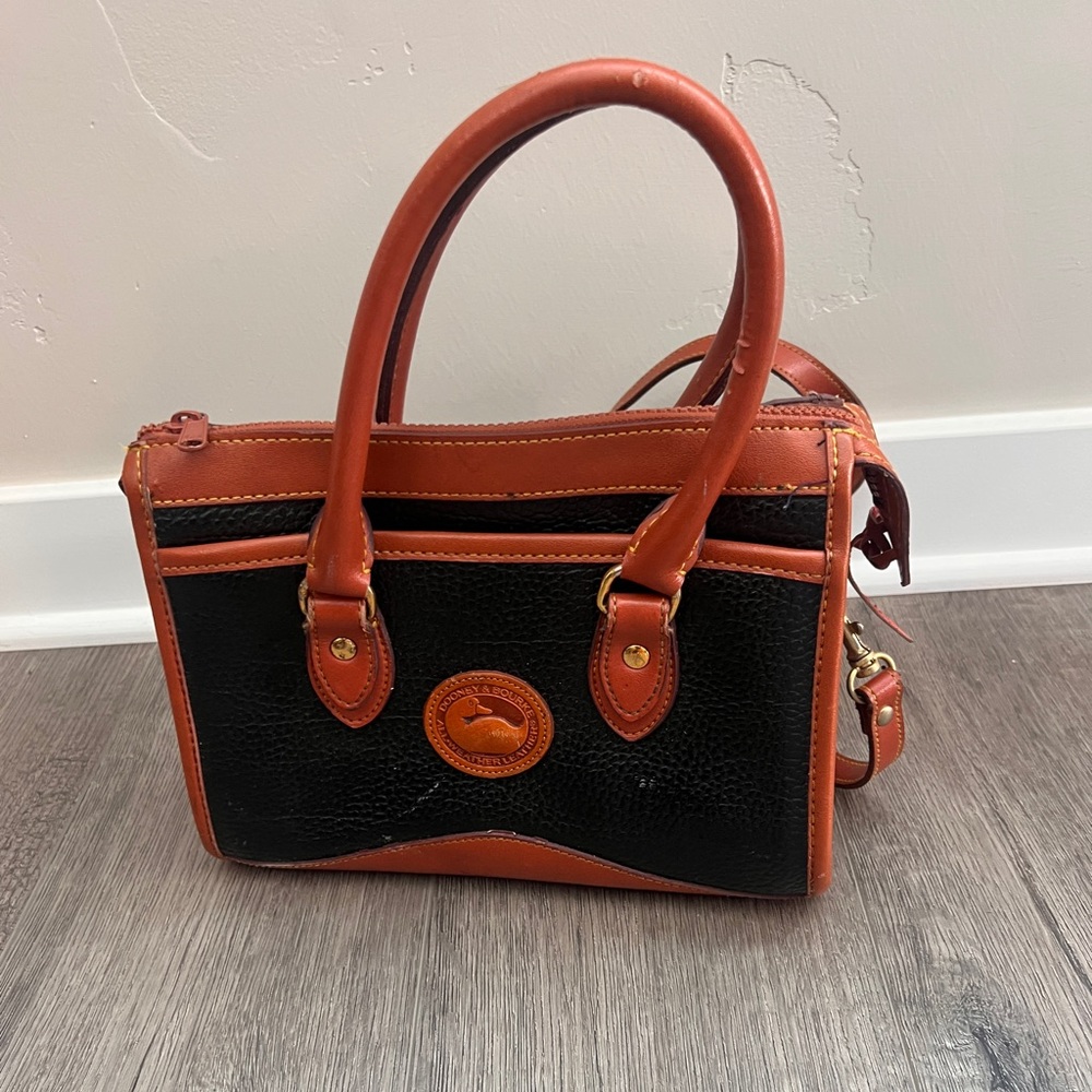 Vintage Dooney & Bourke knockoff handbag with shoulder strap